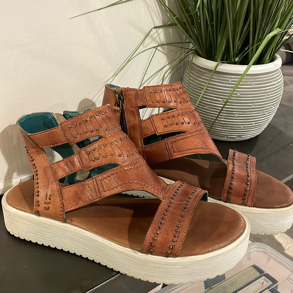 Roan leather sandals